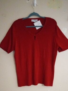 Sag Harbor Bold Red Knit Top with Short Sleeves and Keyhole Detail NWT Size XL